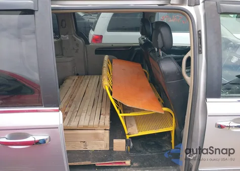 2011 Chrysler Town & Country Limited from USA, damaged, VIN 2A4RR6DG3BR609061